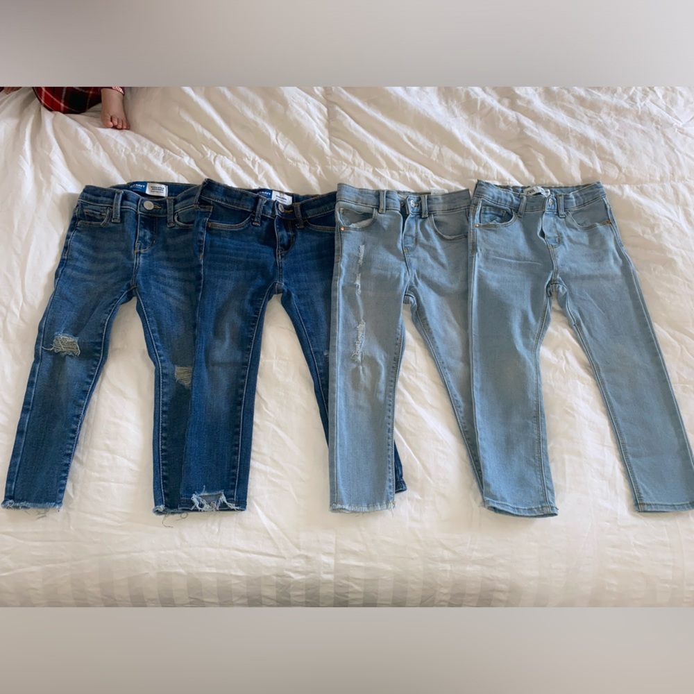 Bundle 4 pairs of toddler jeans ❤️